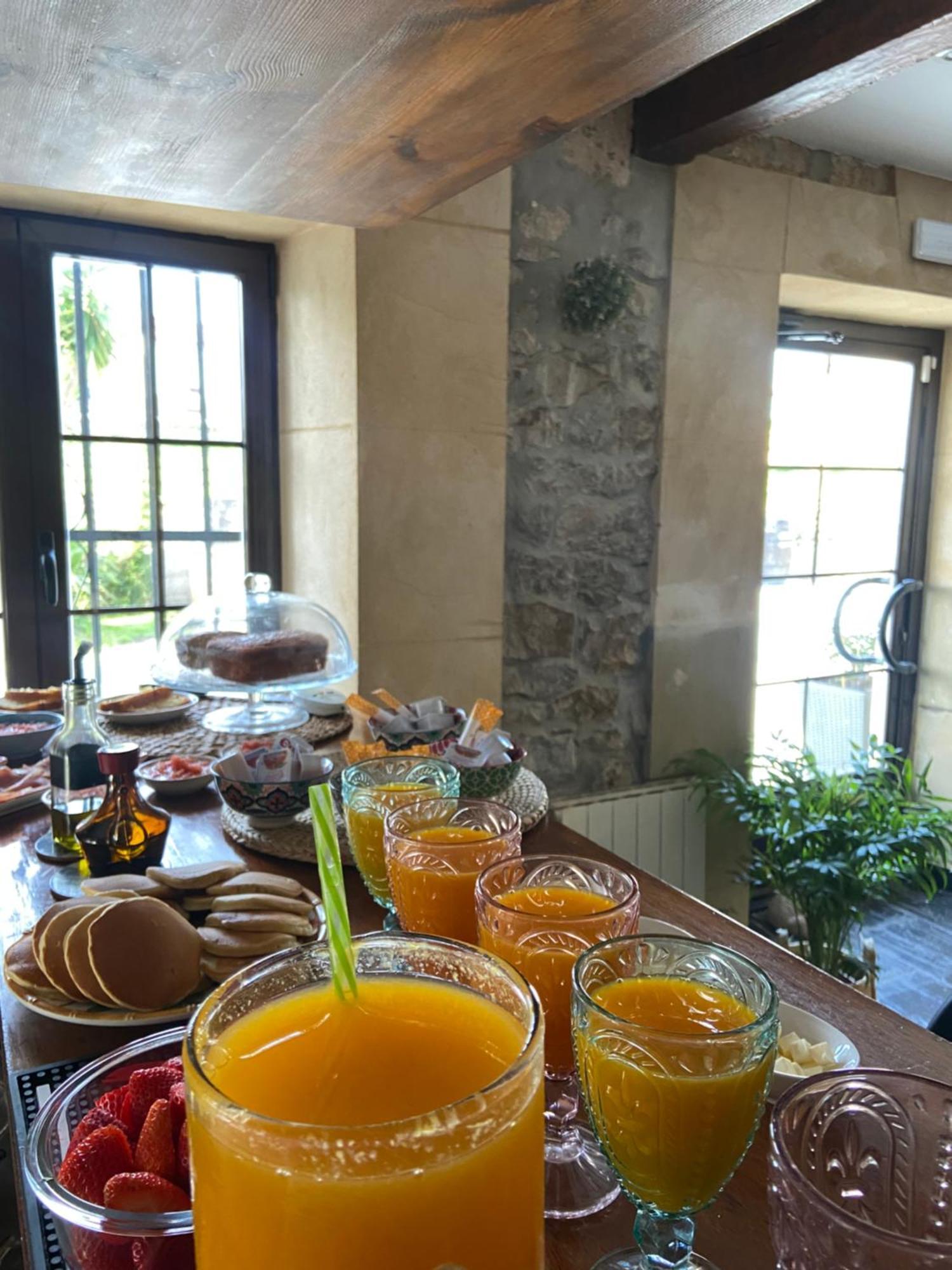 Posada La Fontana Santillana del Mar Bagian luar foto